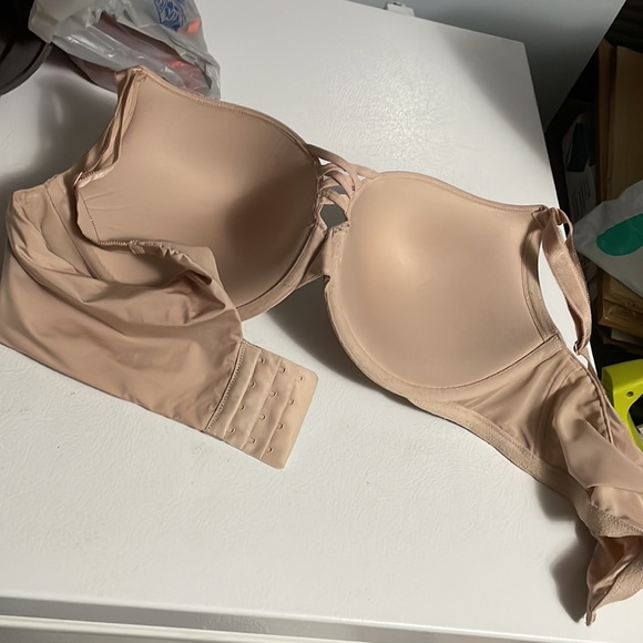 Gently used Torrid plunge bra worn maybe 5 times. Back smoother - Picture 4 of 4